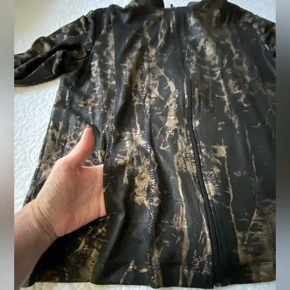 Chico's Travelers Snake Print Lightweight Jacket Black and Gold Size 3 (L/16-18) - Picture 7 of 10